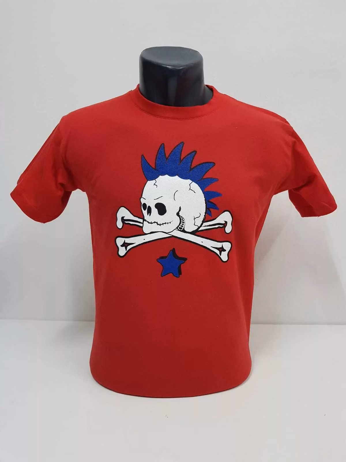 Punk skull - Red with Blue Star - Kids' T-Shirt