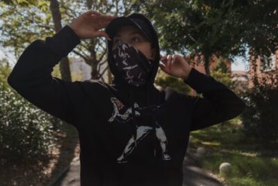 Bacač cvijeća Crni Hoodie - Slika 2