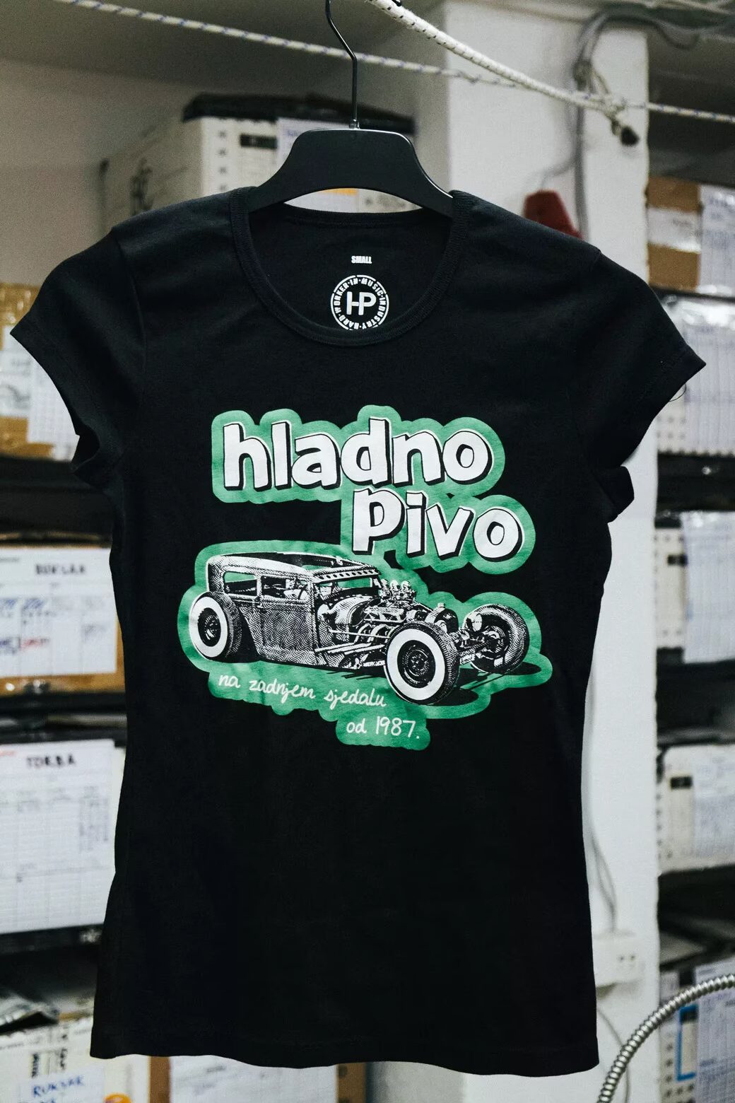 Hladno Pivo Na Zadnjem Sjedalu ženska majica